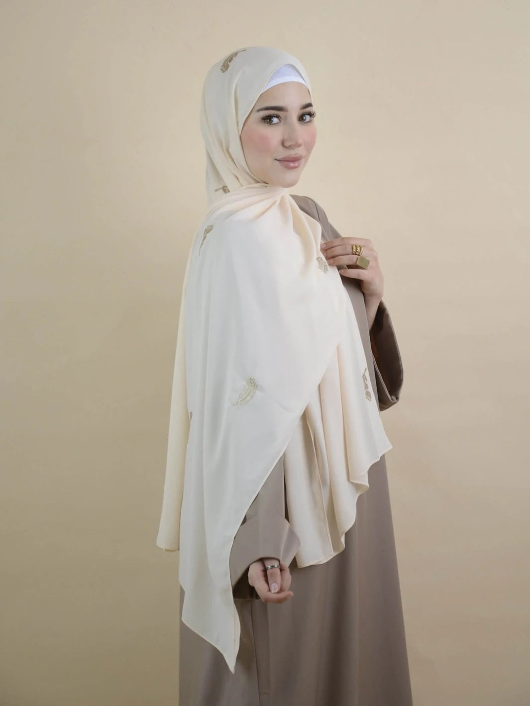 FEATHERZ Shawl