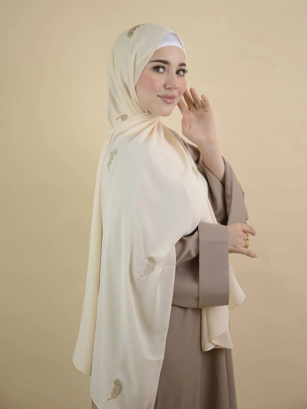 FEATHERZ Shawl