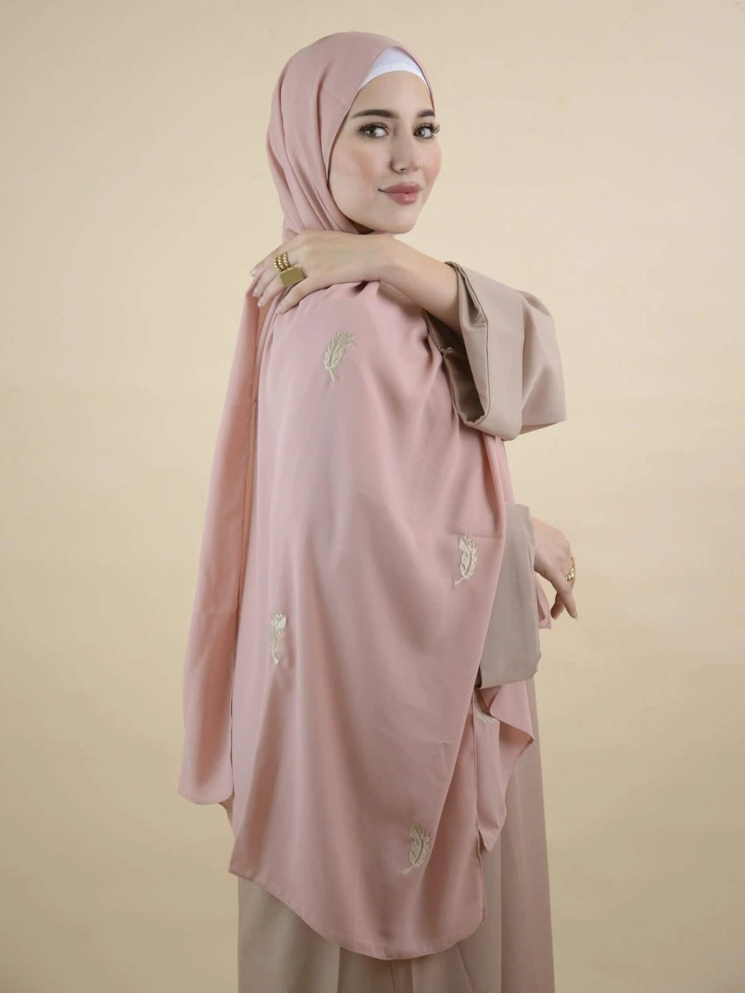 FEATHERZ Shawl